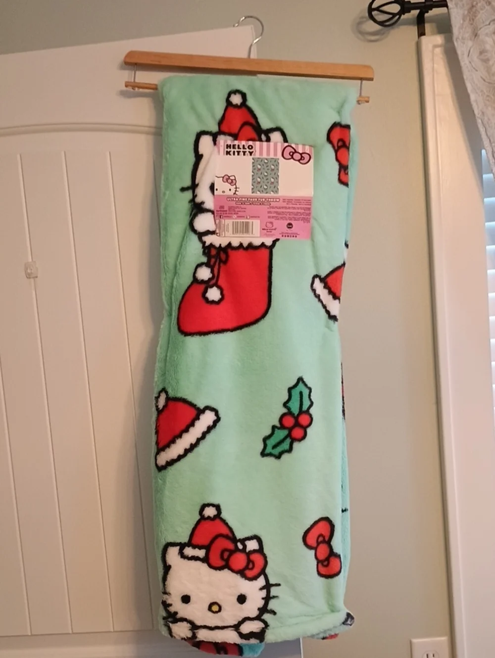 NWT Ultra Fine Faux Hello Kitty Throw - Mint Green with Red Holiday Print